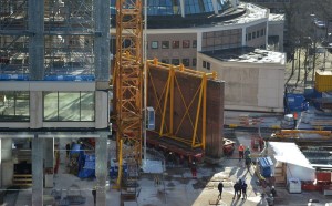 First Rotterdam monument Henri Moore teruggeplaatst
